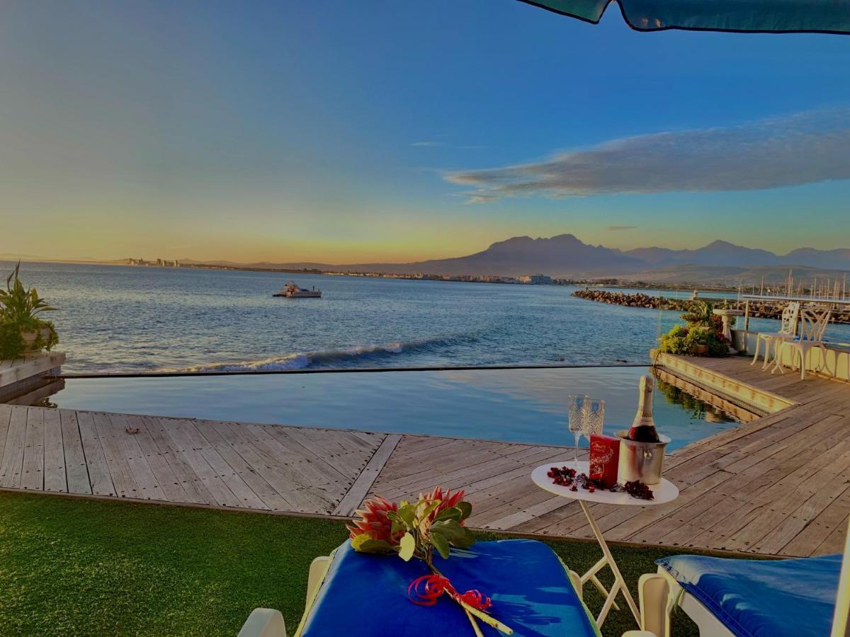 185 On Beach Boutique Suites Gordonʼs Bay Kültér fotó