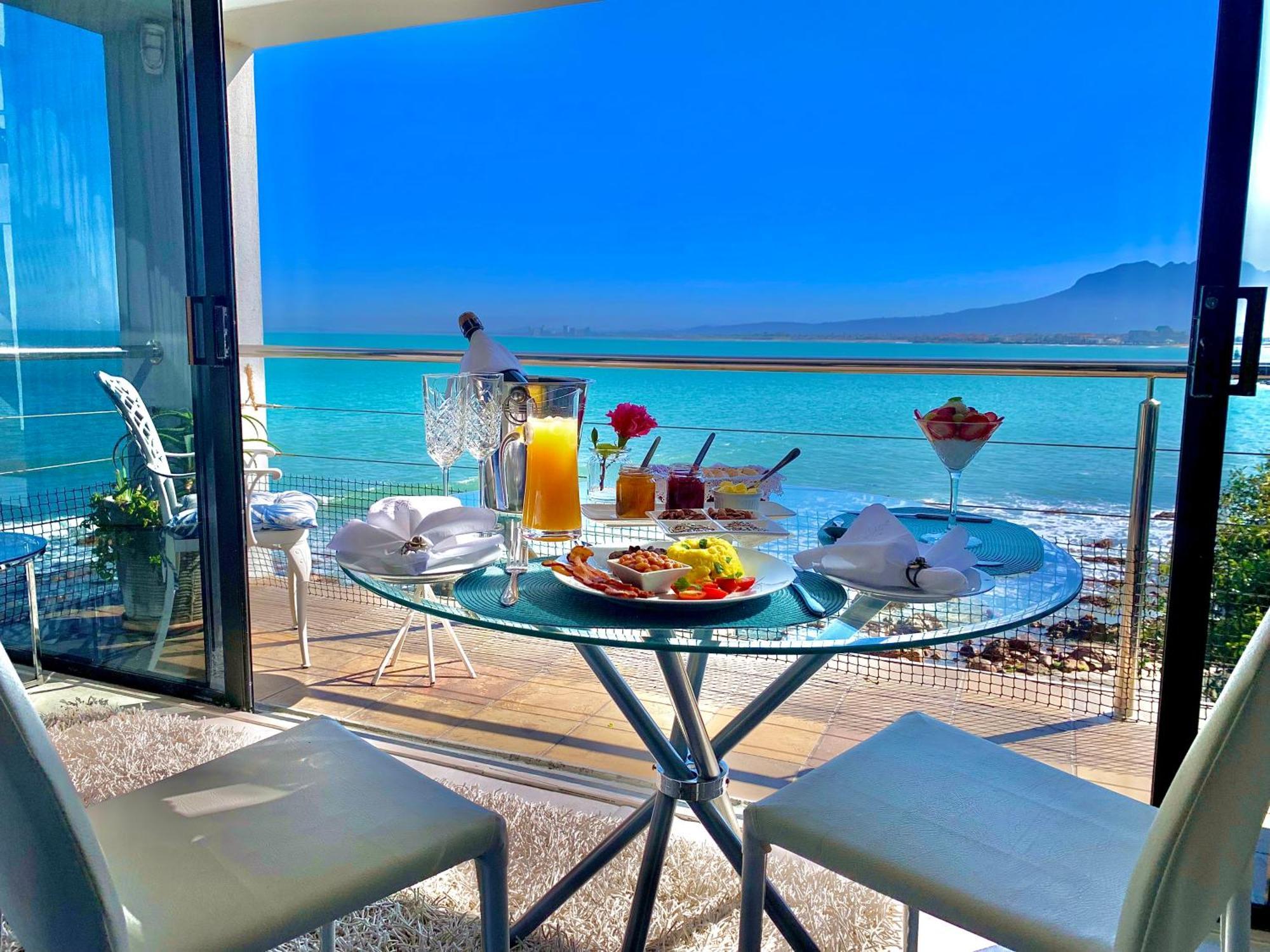 185 On Beach Boutique Suites Gordonʼs Bay Kültér fotó